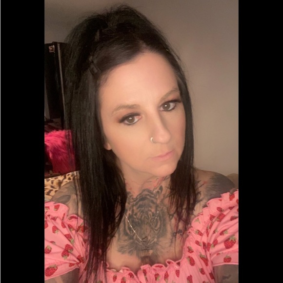 Meet your Posher, Lori - Picture 1 of 6